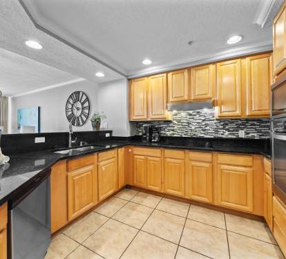 10 Colonnades 1202 Kitchen