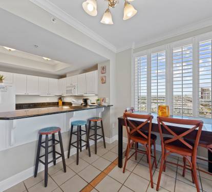 8 Crystal Tower 1101 Dining-Kitchen