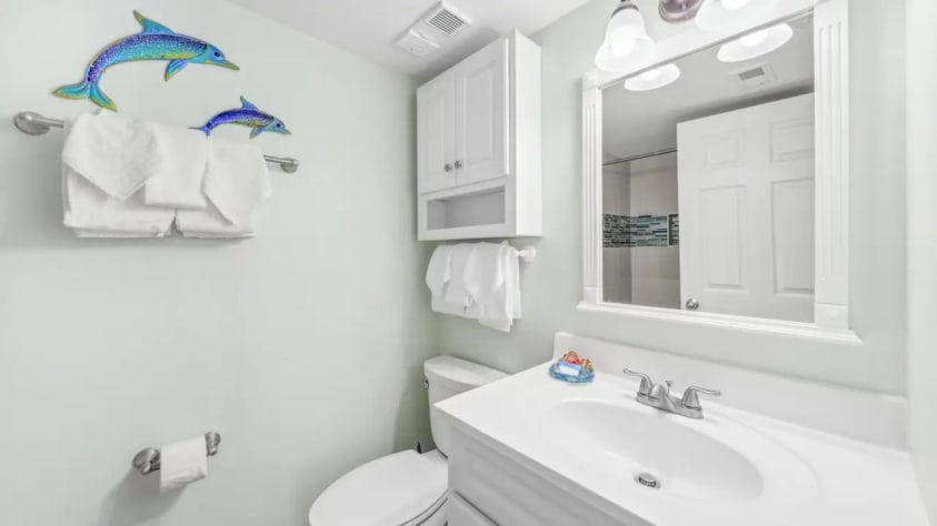 Second Bathroom with tub/shower
