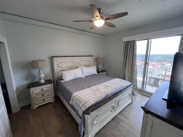 New bedroom 2 furniture King Size Bed &amp; 55" TV with balcony access
