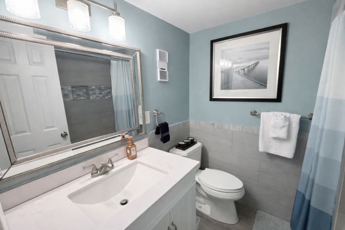 Totally remodeled 2nd bath off  the hallway.