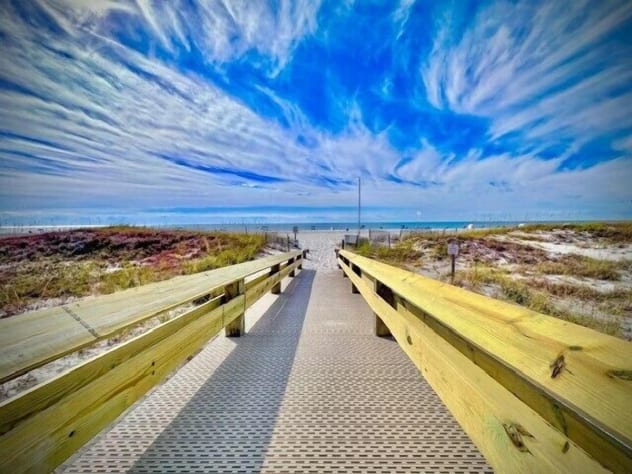 Beach access near to Condo