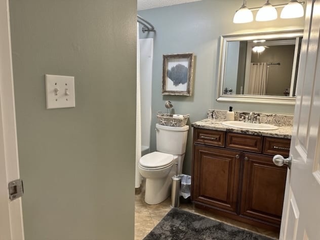 Bathroom off Middle King Bedroom