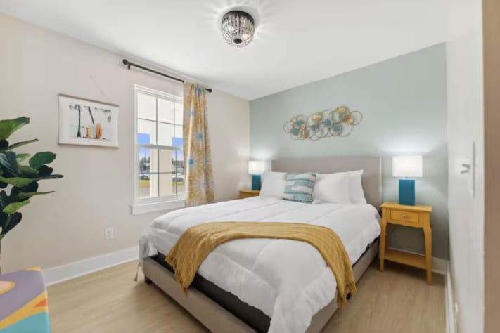 Bed 4 - Queen (Skywheel)