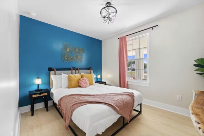Bed 5 - Queen (Gulf Coast)
