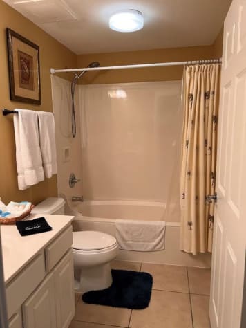 Full 3 Piece Bathroom for you to enjoy :)