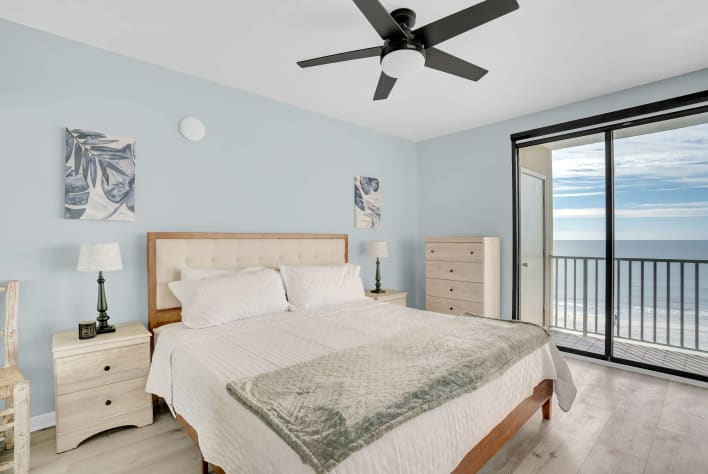 Queen Bedroom