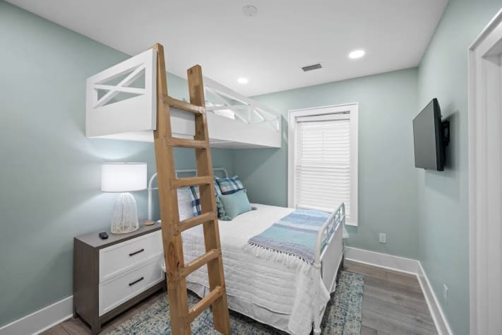 Queen Bedroom w/ XL Loft Bed (sleep 3-4)