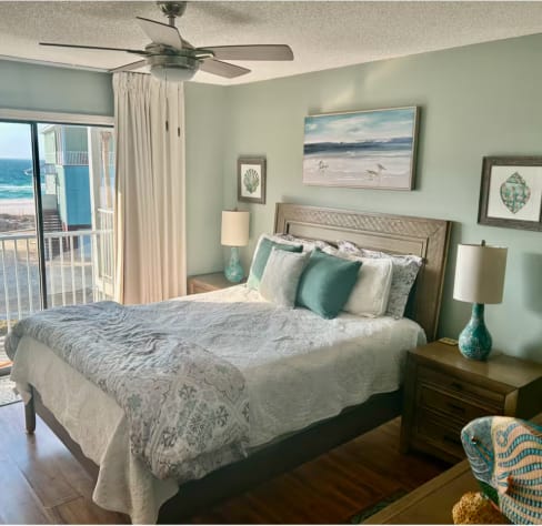 Queen bed with a balcony and a view