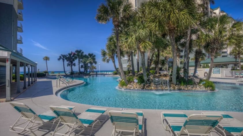 Lagoon pool with snack bar/cocktails, hot tub and more pools at each Tower