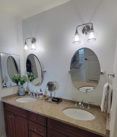 Double sinks in the master bathroom