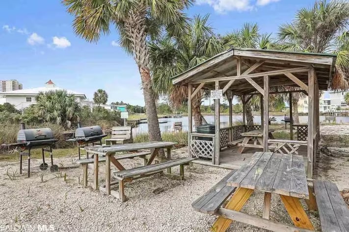 BBQ grill/ outdoor seating