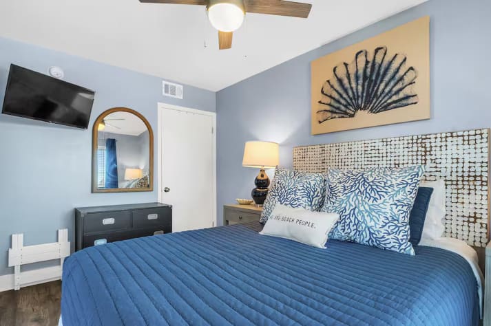 Beautifully decorated spacious bedroom