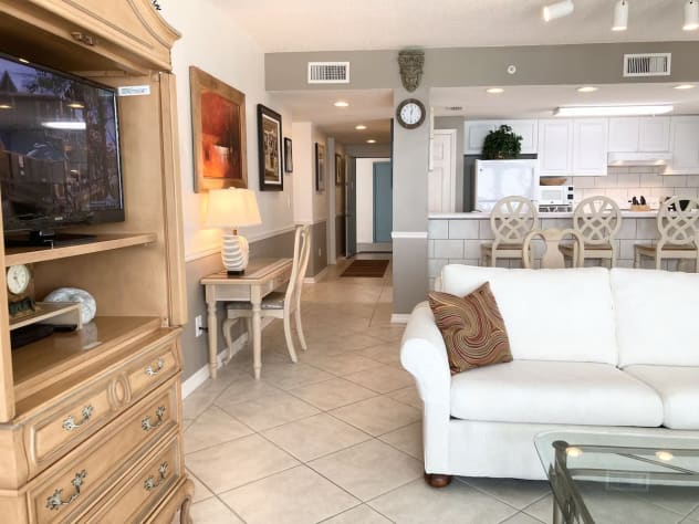 Open floor plan with plenty of seating.