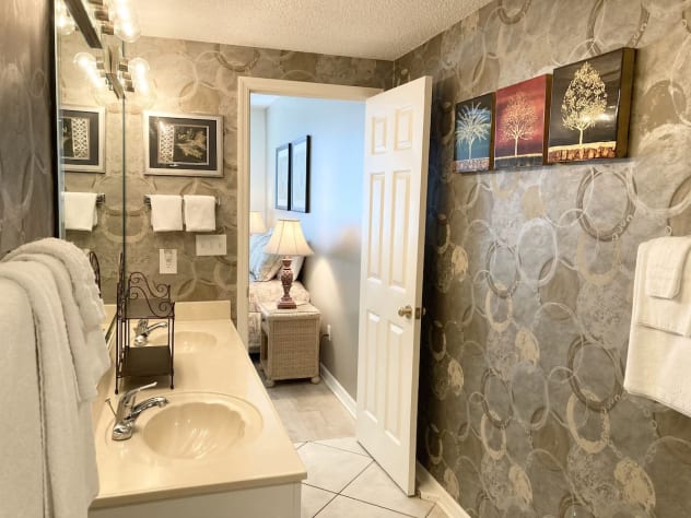 Even the master bathroom has beautiful artwork.