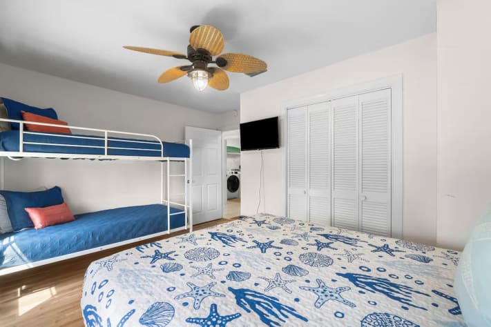 Bunk bed and queen bed room