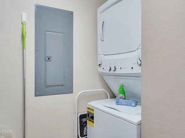 Convenient inâ€‘unit washer and dryer&mdash;fresh laundry anytime during your beach stay