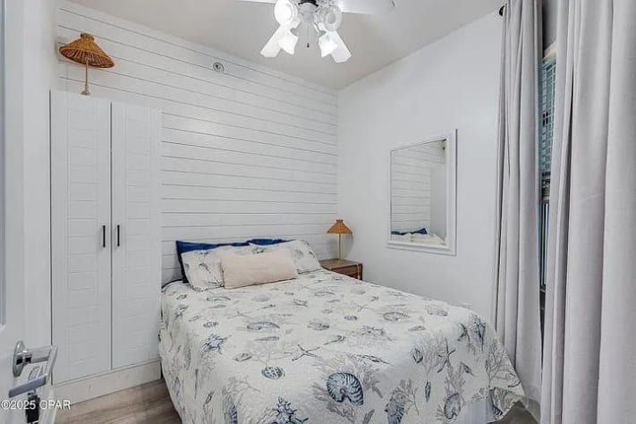 Cozy guest bedroom with coastal d&eacute;cor&mdash;peaceful retreat for restful beach nights