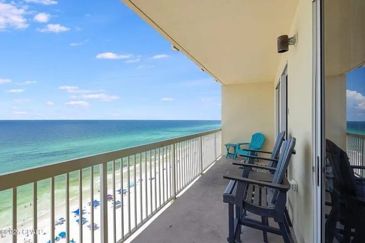 25â€‘ft balcony with turquoise Gulf views - relax and soak in coastal paradise