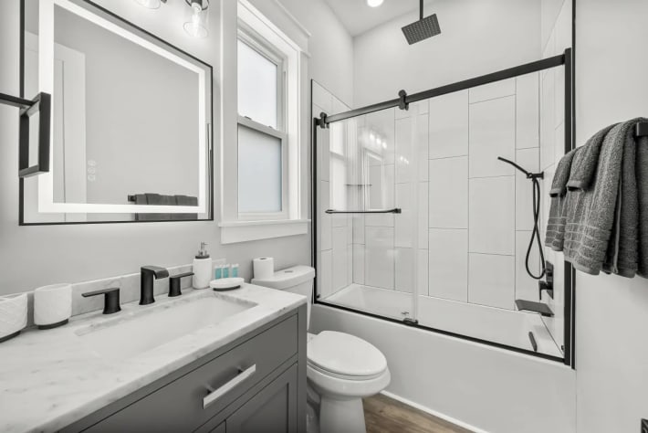 Bathroom with Bath Tub