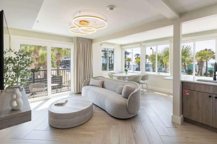 2nd floor corner unit w view of gulf