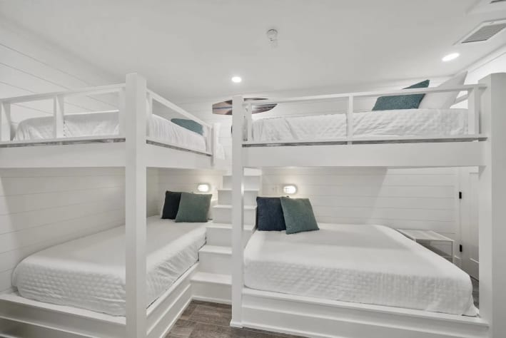 Bedroom 4 - Full Bunks