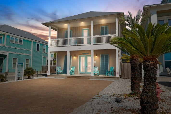 ISLAND TIME  LUXURY SUPER CLOSE BEACH