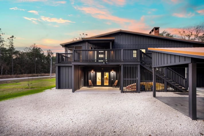 Waterfront: Soaking Tubs, Gym, Screened Deck