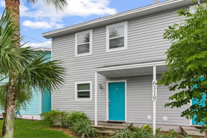 Your group has both homes in this duplex: six upstairs bedrooms, four full bathrooms, two downstairs half baths, two kitchens, and two living rooms. Enjoy separate smart-lock entrances, free on-site parking, and approximately 2,720 sq ft