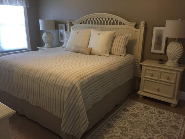 Master King Pillow-top Bed