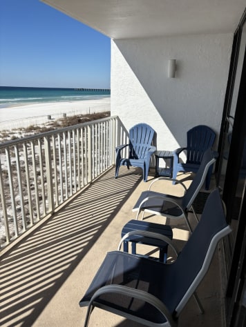 Balcony for beach and sunset/sunrise views