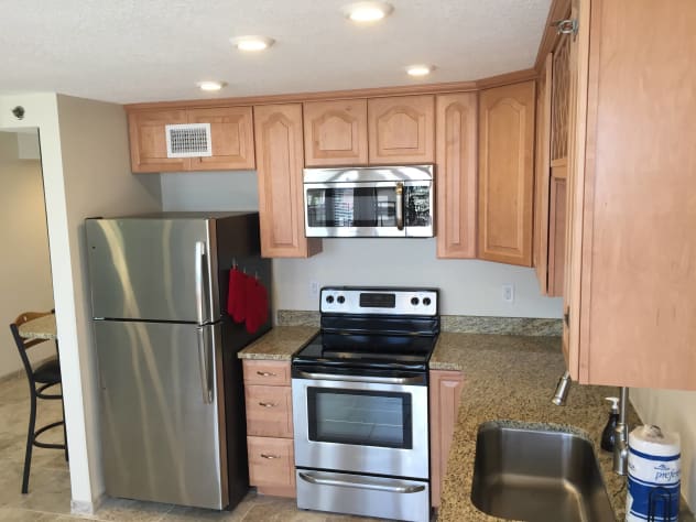 ALL NEW APPLIANCES,GRANITE COUNTERS,CUSTOM CABINETS, ALL YA NEED IS FOOD.