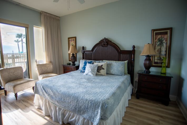 New mattress 2021/ KS MBR with direct access to the patio &amp; pool.