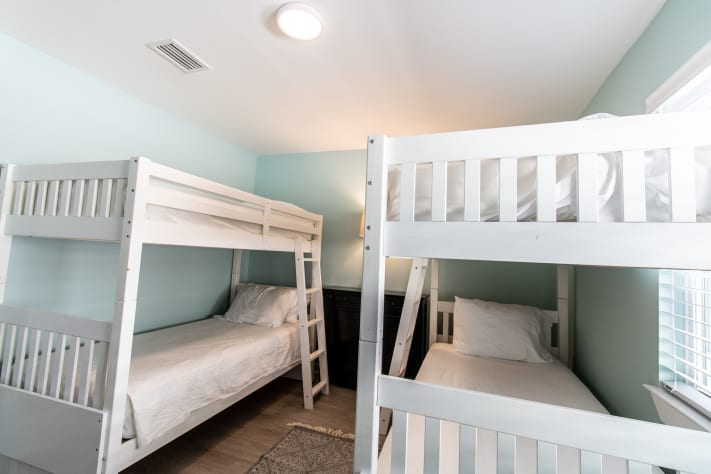 Sanddollar #13 - Bunk Bedroom with 4 twins and smart tv