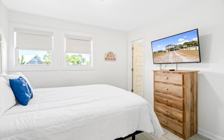 Primary Bedroom W/ Queen Bed