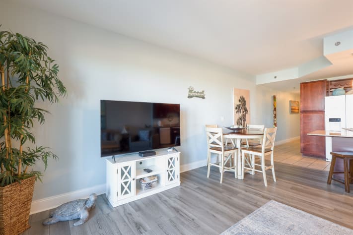 LTW1037 Living Area, Dining Table, and Kitchen