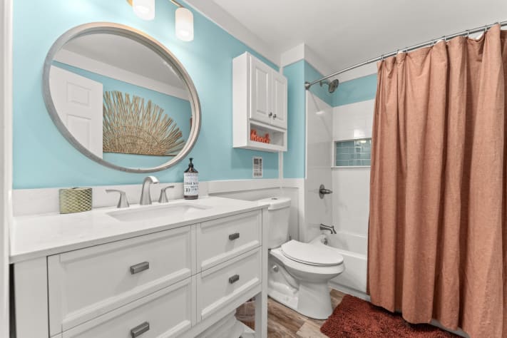 New guest bath with tub/shower combo