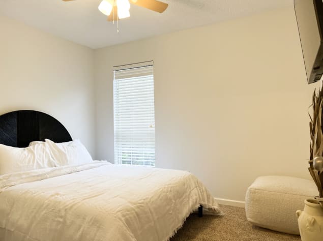 queen bedroom