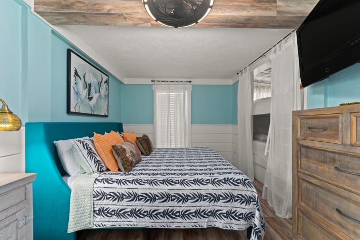 Huge king bed 