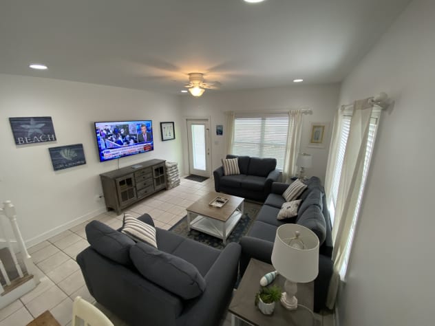 Living Room (1st floor ocean view)