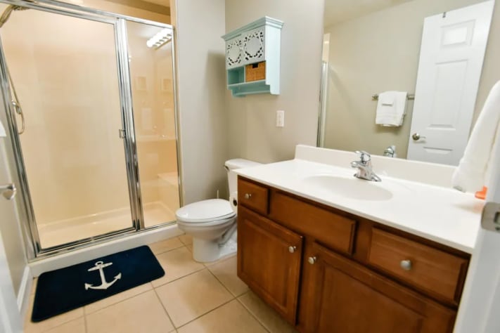Guest bathroom 