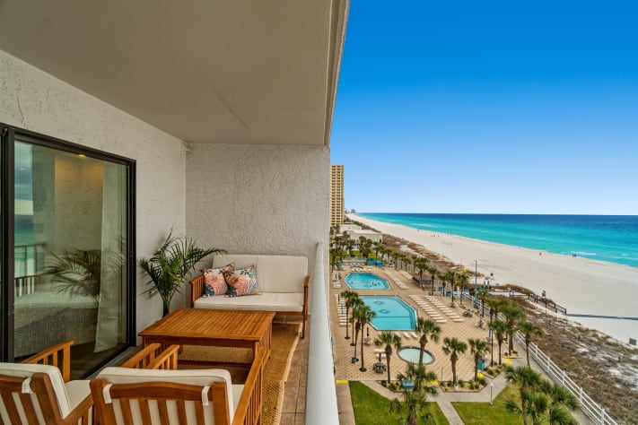 Large balcony with amazing view of the ocean