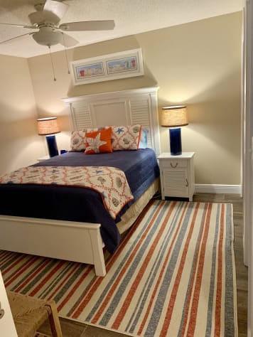 Guest bedroom with a queen bed