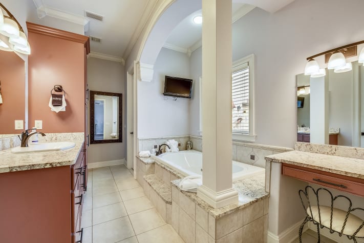 Master BD bathroom