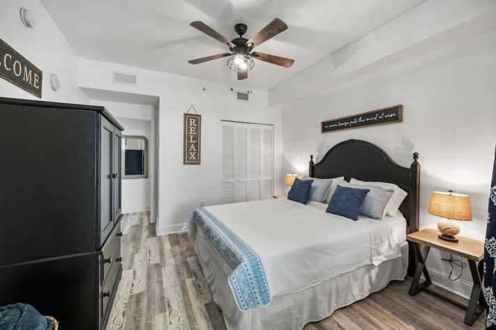 Guest Bedroom-Queen Bed