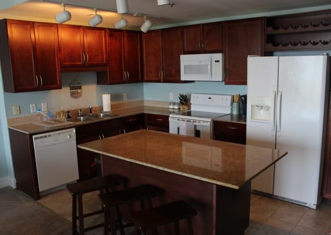 Fully equipped kitchen with island seating