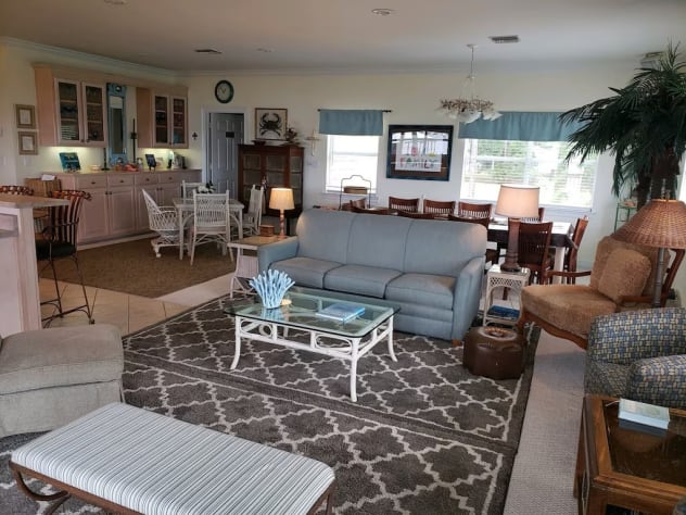Spacious main living area.  Provides for large family gathering or work retreat