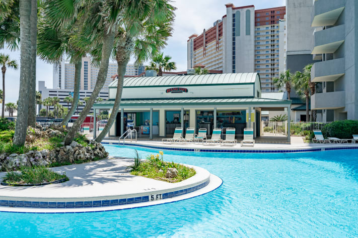 Hangout Grill at Lagoon Pool
