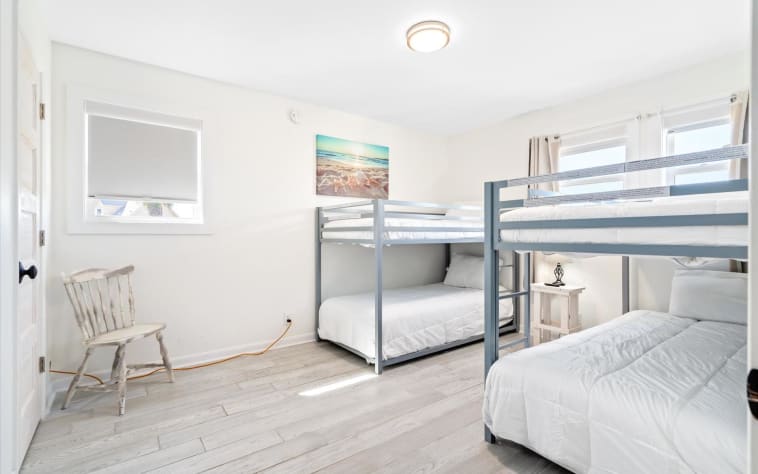 Bunk Room (2 bunks = 4 twin Beds)