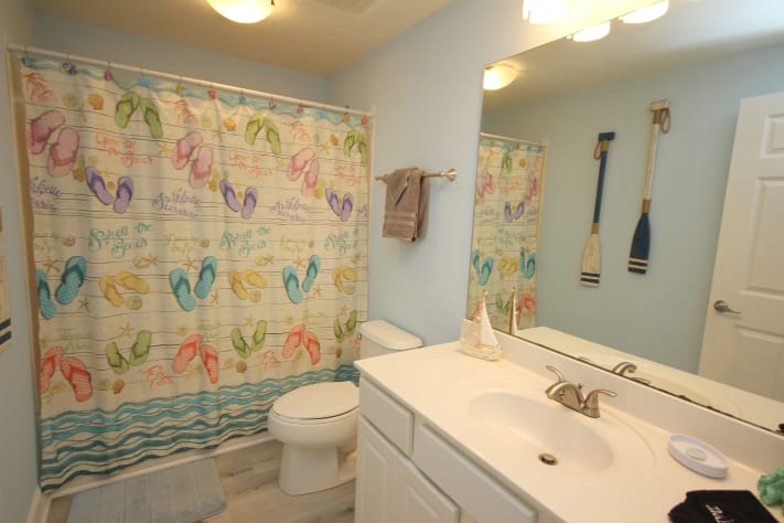 Hall Bath with shower/tub!